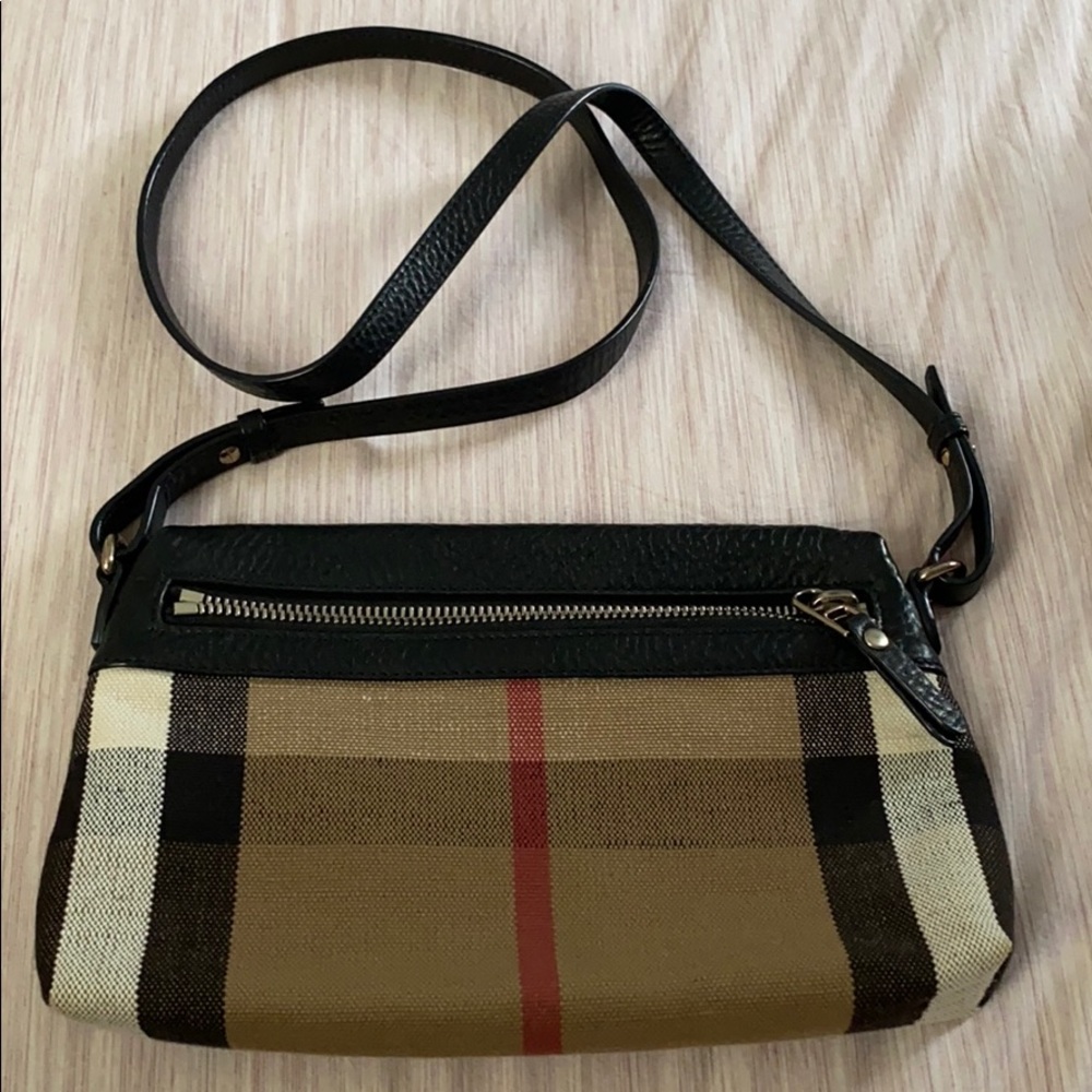 Burberry bag comes with dust bag